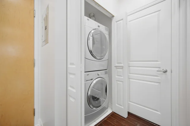 #2008-220 Burnhamthorpe Road West, Mississauga - photo 30