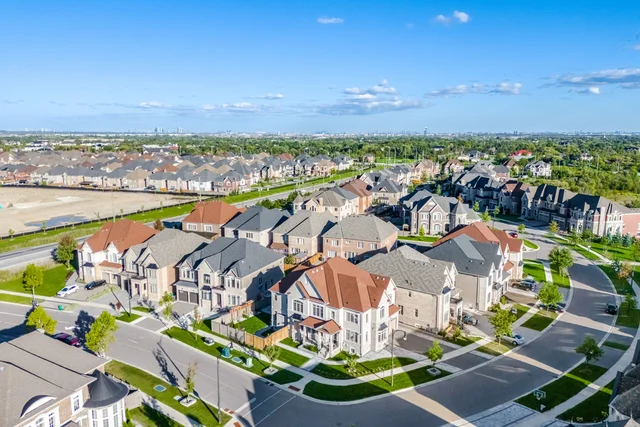 7 Anatolia Street, Brampton - photo 2
