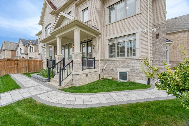 7 Anatolia Street, Brampton - photo 19