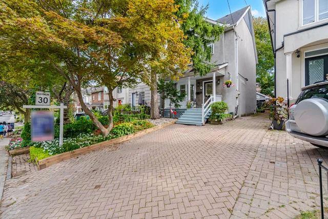219 Broadway Avenue, Toronto - photo 2