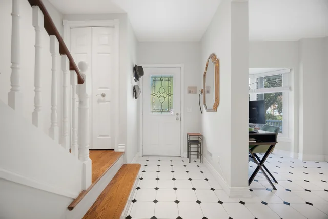 219 Broadway Avenue, Toronto - photo 9