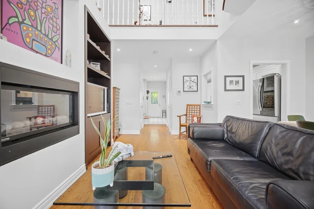 219 Broadway Avenue, Toronto - photo 12