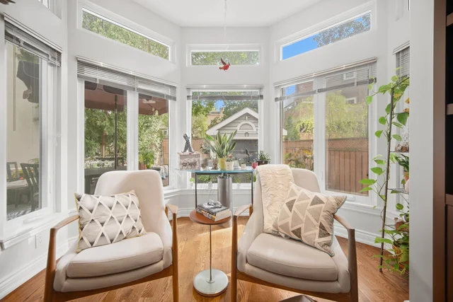 219 Broadway Avenue, Toronto - photo 14