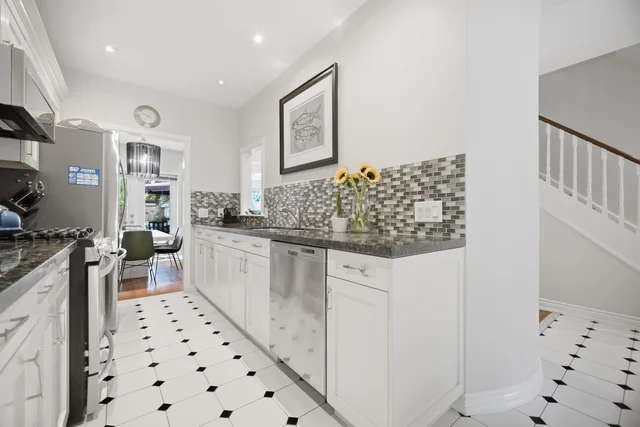 219 Broadway Avenue, Toronto - photo 20