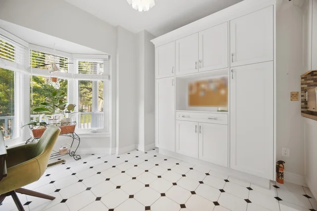 219 Broadway Avenue, Toronto - photo 23