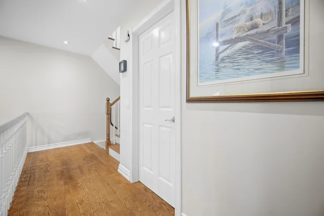 219 Broadway Avenue, Toronto - photo 30