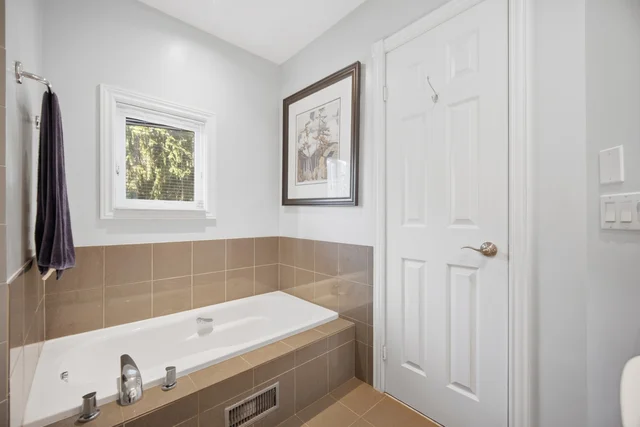 219 Broadway Avenue, Toronto - photo 35