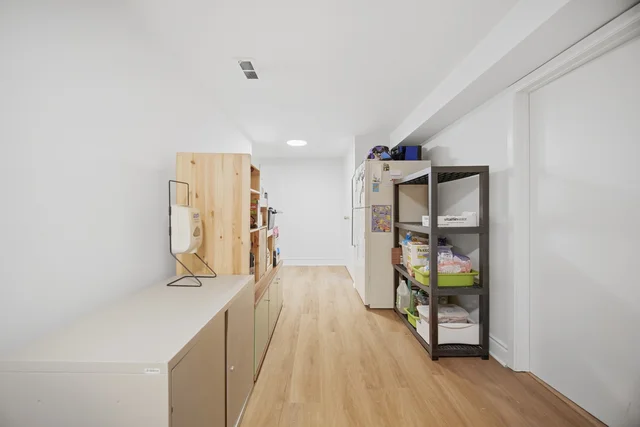 219 Broadway Avenue, Toronto - photo 58