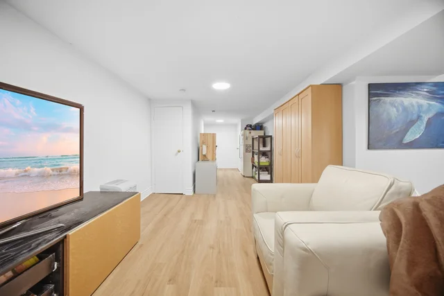 219 Broadway Avenue, Toronto - photo 61