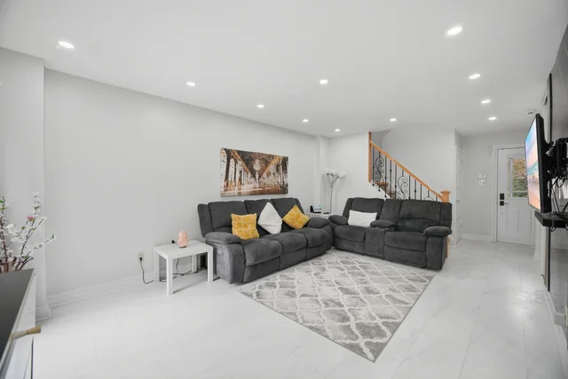 13 Dalzell Avenue, Brampton - photo 9