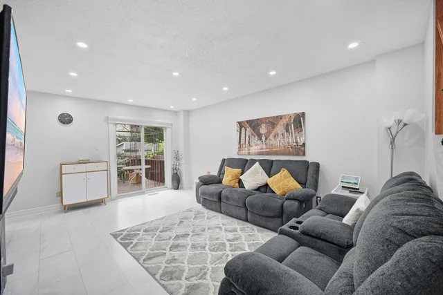 13 Dalzell Avenue, Brampton - photo 10
