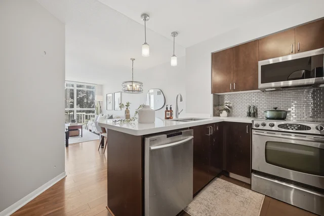 #1807-18 Yonge Street, Toronto - photo 8