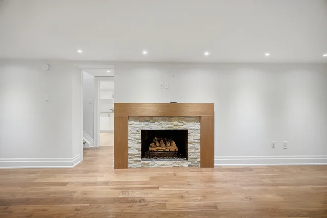 1037 Lakeshore Road West, Oakville - photo 55