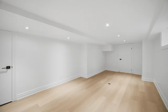 1037 Lakeshore Road West, Oakville - photo 69