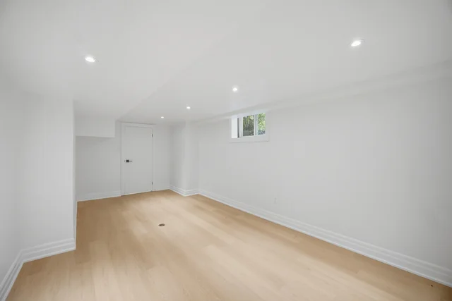 1037 Lakeshore Road West, Oakville - photo 70