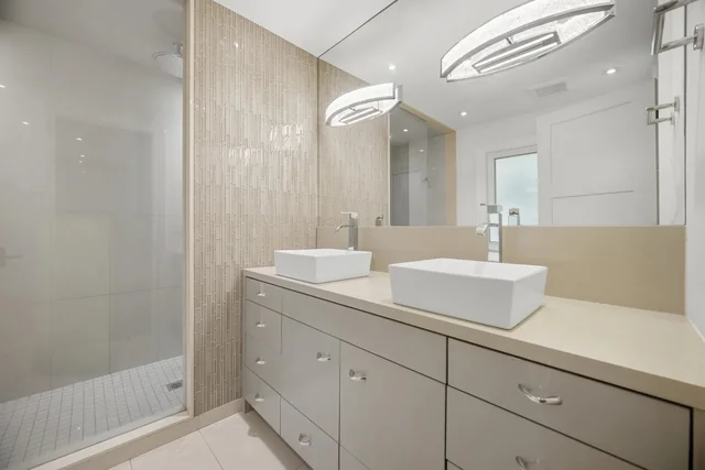 1037 Lakeshore Road West, Oakville - photo 43