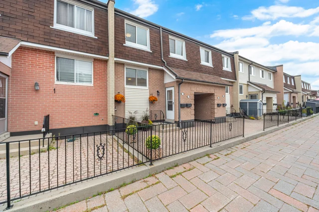 #185-2170 Bromsgrove Road, Mississauga - photo 2