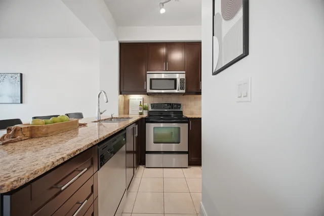 #607-80 Absolute Avenue, Mississauga - photo 18