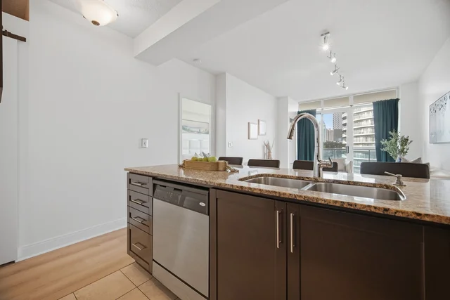 #607-80 Absolute Avenue, Mississauga - photo 19