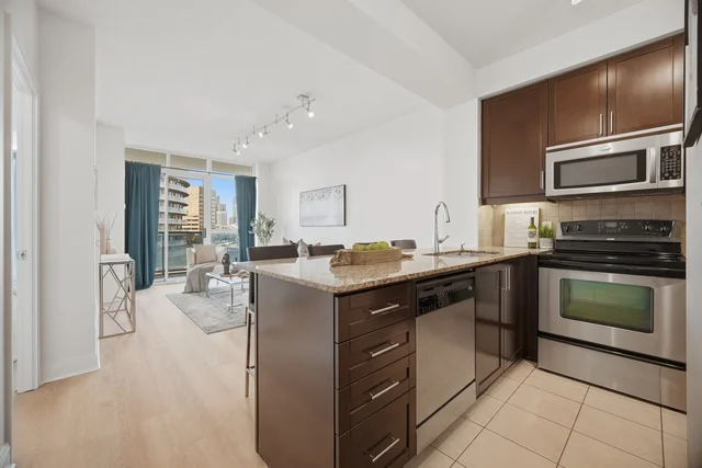 #607-80 Absolute Avenue, Mississauga - photo 21