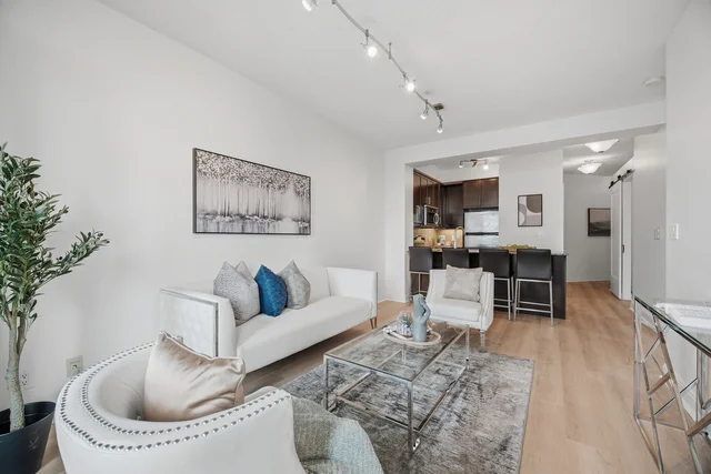 #607-80 Absolute Avenue, Mississauga - photo 23