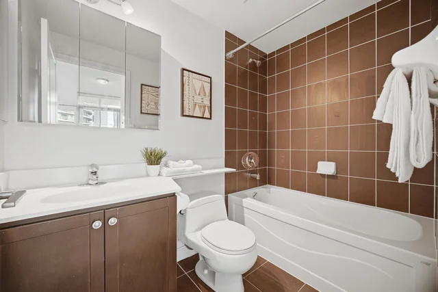 #607-80 Absolute Avenue, Mississauga - photo 29