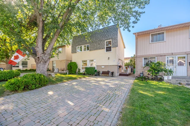 2 Grove Park Square, Brampton - photo 2