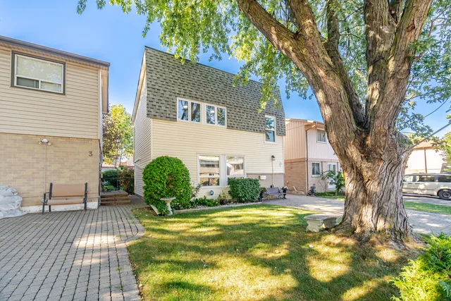 2 Grove Park Square, Brampton - photo 3