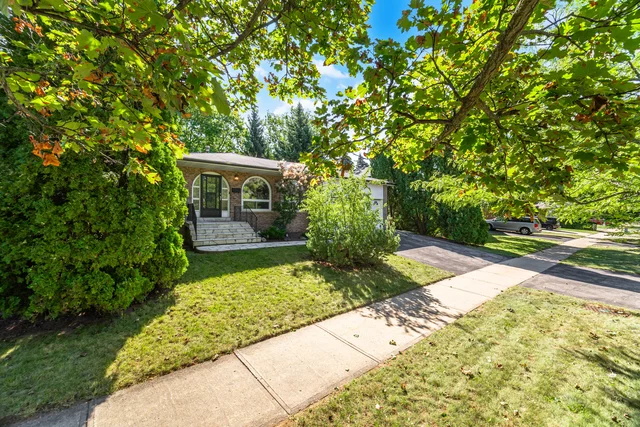 1166 Grand Boulevard, Oakville - photo 2