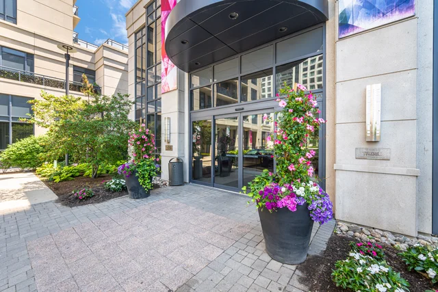 #207-6 Eva Road, Etobicoke - photo 2