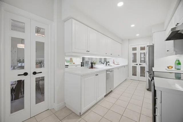 10 Old Mill Trail #210, Etobicoke - photo 19
