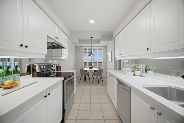 10 Old Mill Trail #210, Etobicoke - photo 21
