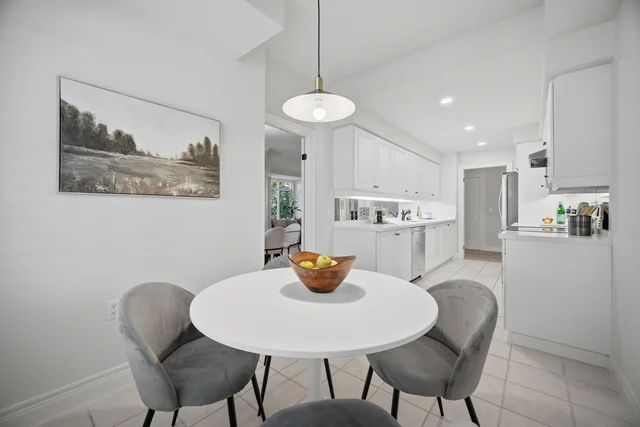 10 Old Mill Trail #210, Etobicoke - photo 24