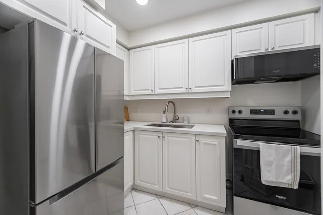10 Old Mill Trail #210, Etobicoke - photo 53