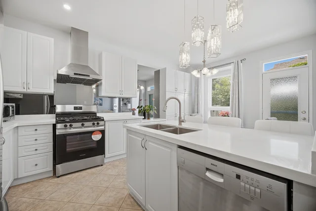 2249 Crestmont Drive, Oakville - photo 22