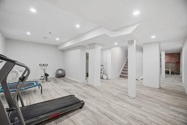 2249 Crestmont Drive, Oakville - photo 57
