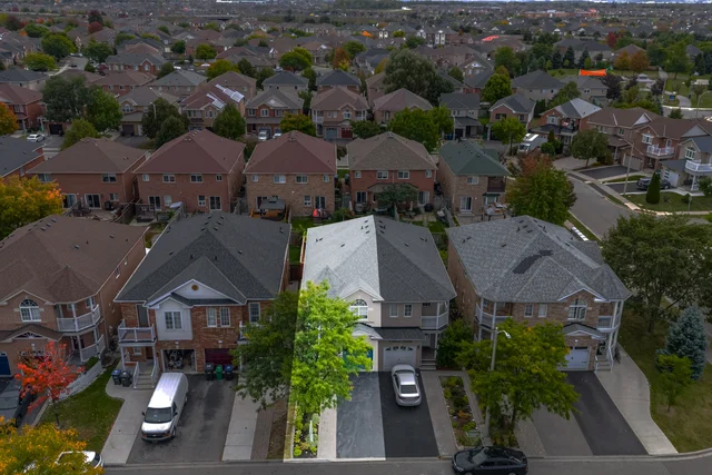 7 Secord Crescent, Brampton - photo 2