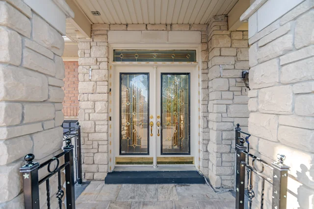 4 Castle Mountain Drive, Brampton - photo 9