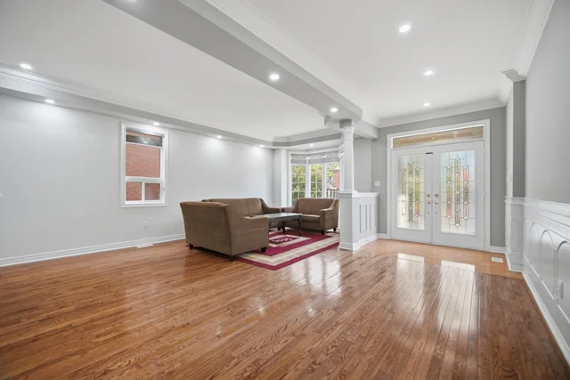 4 Castle Mountain Drive, Brampton - photo 12