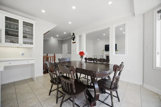 4 Castle Mountain Drive, Brampton - photo 23