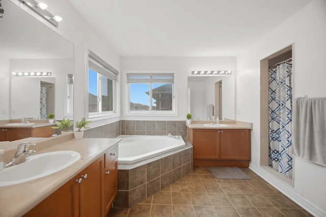 4 Castle Mountain Drive, Brampton - photo 45