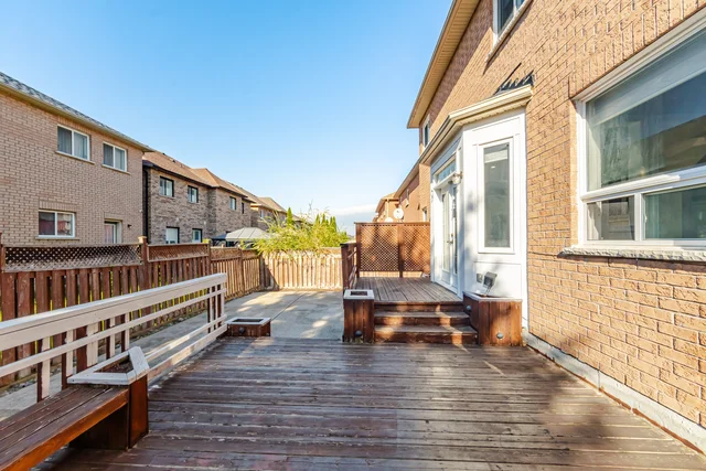 4 Castle Mountain Drive, Brampton - photo 92