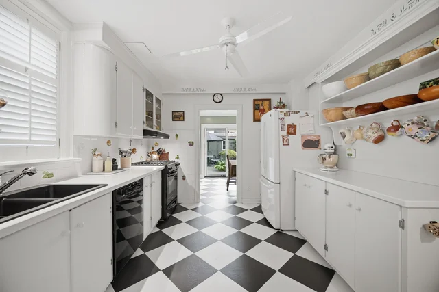 111 Palmerston Avenue, Toronto - photo 13