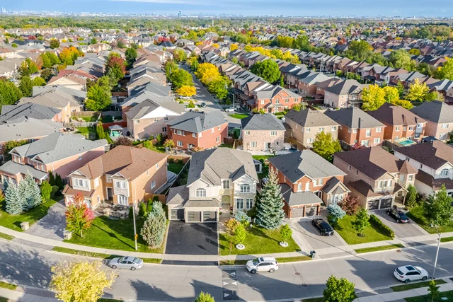 58 Saint Hubert Drive, Brampton - photo 2