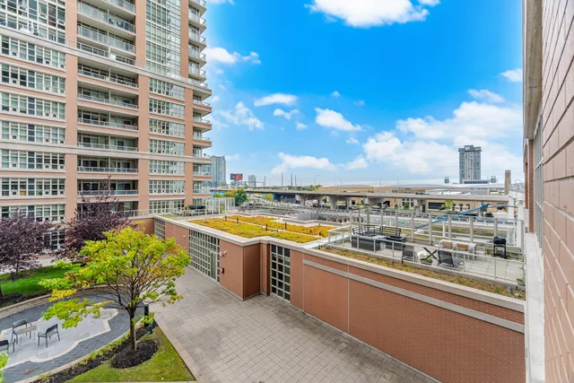 #501-75 East Liberty Street, Toronto - photo 32