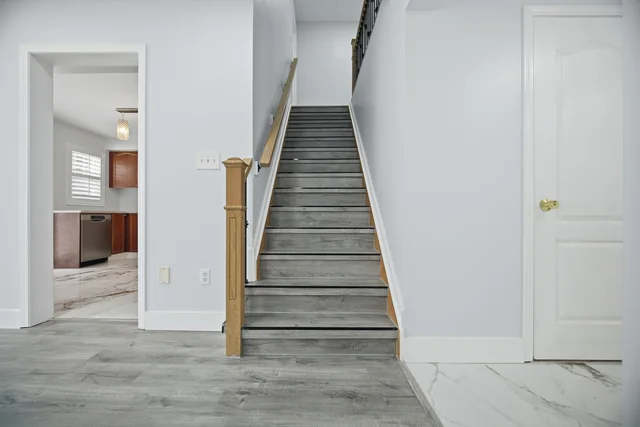 355 Brisdale Drive, Brampton - photo 19