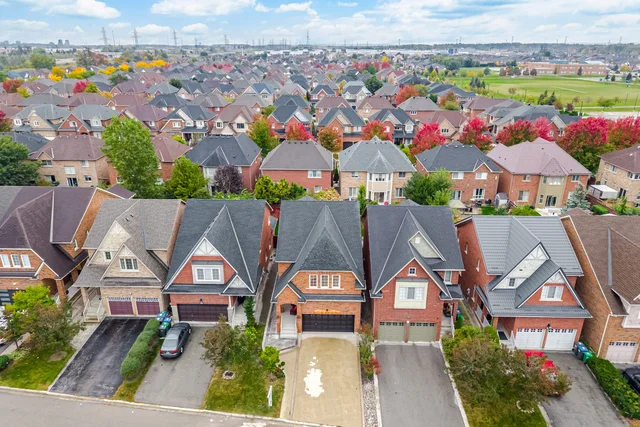 4804 Glasshill Grove, Mississauga - photo 2