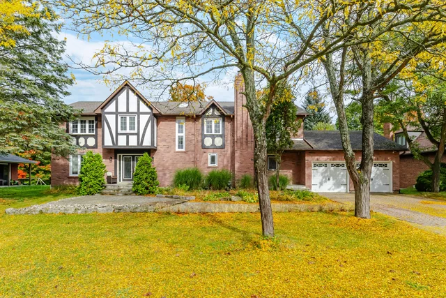 80 East Humber Drive, King City - photo 1