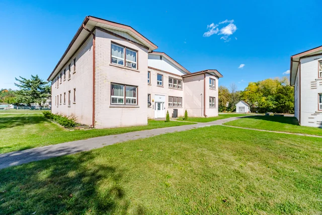 #1-1047 Churchill Avenue, Oakville - photo 2