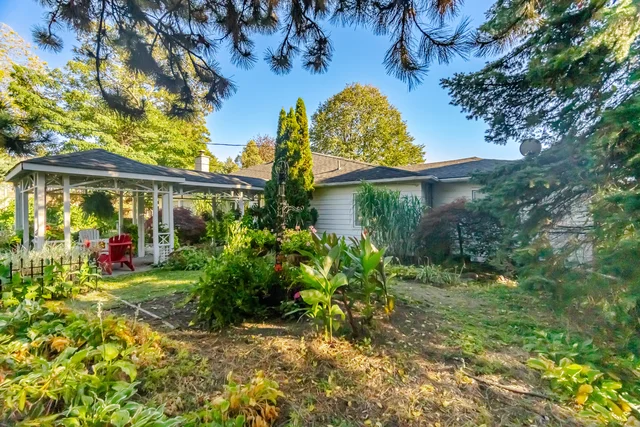 25 Main Street, Kleinburg - photo 13